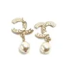 Pearl Earrings 2cm Dangle Stud Earring Designer för kvinnor Luxury Earings C Letter Syckel kvinnor 18K Diamond Wedding Presents214Y