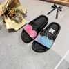 Designer tryckta tofflor män glider kvinnor plattform sandaler klassiska märke sommarstrand utomhus scuffs casual skor präglade mjuk platt toffel 35-44