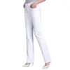 Jeans féminins mince dames blancs de haut niveau de haut niveau pantalon de cowboy de cow-boy d'âge moyen décontracté Z153