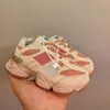 Tasarımcı Kids Nefes Alabilir Spor Ayakkabıları 9060 Kız Ayakkabıları Erkek Gençlik Günlük Eğitimleri Şık Atletik Spor Ayakkabı Toddlers Mavi Pus Yağmur Bulutu Kiraz Blossom
