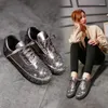 Chaussures décontractées Fashion Patent en cuir en cuir en cuir en cuir pour femmes Sneakers à lacets plats à fond plat printemps-match