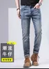 Heren jeans ontwerper 2024 high -end merk lente/zomer nieuwe casual slanke fit kleine rechte buis reliëteit met elastische katoenen dunne stijl ktbu