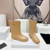 Botas de grife de tubo comprido borracha de borracha feminina vintage Sapatos casuais de chuva para chuva de chuva tênis de chuva curta