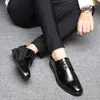 Klänningskor Mens Luxury Wedding Leather Elegant Business for Men 2024 Zapatos Plateado Hombre Schoenen Mannen