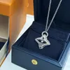 Luxury Brand L Collier de pendentif de trèfle de créateur S925 Collier pendentif diamant en platine en argent sterling adapté à la boîte cadeau bijoux pour femmes