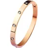 Diamond Design Men and Woman for Online Sale Style Trendy avec sens du luxe avec des bracelets originaux