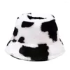 Bérets Cow Stripe Bucket Hat Outdoor chaud Soft Sun Sun Cap en peluche d'hiver Panama Men Femmes