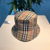 Designers classiques hommes chapeau seau pour femmes Chapeaux de seau de luxe Cap de plage Soleil Empêcher les femmes Lettre ajustée Bonnet Beanie Casquette portant des teintes de soleil sur la plage