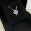 Подвесное ожерелье подвесное ожерелья роскошная любовь к клеверам дизайнер дизайнер для женщин светло -пурпурный каменный алмаз гот -сестра сестра кит мойссанит цепь чокер 191