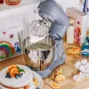 Blenders mooi 5.3QT capaciteit lichtgewicht krachtige Tilthead Stand Mixer, Cornflower Blue van Drew Barrymore