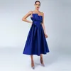 Sukienki imprezowe Klasyczne krótkie królewskie błękitne wieczór z kieszeniami A-line satynowa długość sukienka na balu zamek błyskawiczny Abendkleider dla kobiet