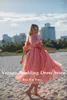 Sukienki imprezowe Verngo proste różowe organy organza linia plażowa krótkie puff rękawy długość wieczornej sukienki balowej szatę de koktajl