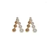 Boucles d'oreilles Stud Korean Luxury Metal Pearl Lettre V Female GeoMestic Pierce Oreing Brings Accessoires