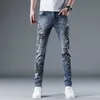 Heren jeans ontwerper 2023 lente/zomer nieuw modemerk gedrukt voor gepersonaliseerd wasbaar elastisch slanke fit kleine voeten broek mannen kc04