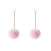 Boucles d'oreilles en peluche faite à la main Pom Pom Hollow Heart Drop Charm Bijoux pour les cadeaux du festival WOME HK79