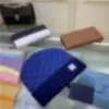 Fashion Winter Knitt Beanie Diseñador Capa de fábrica de moda sombreros de otoño L para hombres Cappelli gayos de cabello para mujer al aire libre V16