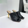 Pantofole Summer Square Open Women Weave High Heels Sexy Genuine Leather Fashion Party Abito per donna 2024