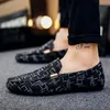 Casual Shoes Summer Designer Men Loafers Bekväma platta mäns slip-on mjuk läder som driver Mockasins Tenis Masculino