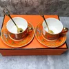 Muggar Luxury Tea Cups and Saucers Set of 2 Fine Bone China Coffee Handle Handle Royal Porcelain Party Espresso Dh6728