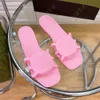 2024 Designer Sandalen vrouwen in elkaar grijpen G -glijbanen rubber slippers dames plat strand jelly script oranje zomer herfst muildieren buiten waterdicht slipper