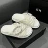 Дизайнерские тапочки роскошные женские сандалии подушка слайд с тиснением мулы Flip-Flops Summer Brand Slippers Fashion Crystal Late Lady Shoe 35-40