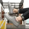 Chaussures décontractées pour hommes en cuir Pu Men de baskets extérieures Ligne de mode Lace-Up Man Shoe de conception de luxe
