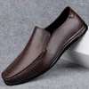 Chaussures décontractées en cuir authentique pour hommes faits à la main Locs de mocassins italiens Slip respirant sur les chaussures de marche de conduite mâle