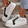 Scarpe casual Leather Women Brand Design Sneakers allacciato leggero piatto da tennis vulcanizzato che camminava da donna bianco