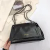 Akşam çantaları 2024 Vintage bayanlar omuz çantası büyük kapasiteli totes moda crossbody kadınlar için düz renkli pu deri kadın çanta