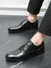 Chaussures habillées Sumer Formal Party Robes Talons hommes Khaki Sneakers Men's Sport 2024 Cadeaux Elegant Tenks