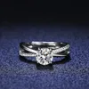 エレガントでクラシックなPT950女性用プラチナリングは、女性用ダイヤモンドとバゲットダイヤモンドのリングを備えた女性用240412