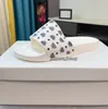 Paris Slides Mens Womens Summer Slippers Beach Shoes Home Room Black White Flat Scuffs Sliders Fashion кожа резиновый рисунок сандалии роскошные сандалии Sandale