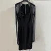 カジュアルドレスレディースドレス高品質の黒い花メッシュスリーブスクエアカラーホリデーパーティー女性ファッションショー2024年秋のミッドレングス