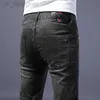 Designer de jeans masculin en direct de streaming marque printemps / jeans d'été slim fit petit pantalon de jambe à la mode