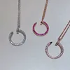 Collier de luxe de haute qualité plaqué en argent 18 carats en or rose incrusté avec un collier de diamant complet luxueux et à la mode incurve