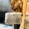 Bolsa para mujeres de invierno Luxury Faux Fur Shop Teles Bag Metal Chain Bag Bag Bag Bags Trendy 2021 Nuevos bolsos para el hombro Diseño de lana fría Q1RF#