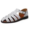 Sandálias 2024 Men's Leather Men Trendy Summer Shoes Roman Shoes Casual confortável calçados de praia macios e tamanhos de euros 38-48