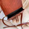 Sac à bandoulière Crossbodybody Retro Pu Leather Sac à main semi-cercle Small Purse Dames Pure Messager Sacs Messenger 240407