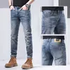 Heren jeans ontwerper 2024 high -end merk lente/zomer nieuwe casual slanke fit kleine rechte buis reliëteit met elastische katoenen dunne stijl ktbu