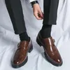 Scarpe casual abiti di lusso uomo in pelle in stile britannico alare oxfords denso fitto di fibbia di business matrimonio formale maschile