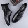 Casual Shoes 2024 Trend Mens Social Dress äkta läder Oxford Soft Male Formal Walk Derby Elegantes Retro Adulto