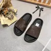 Designer tryckta tofflor män glider kvinnor plattform sandaler klassiska märke sommarstrand utomhus scuffs casual skor präglade mjuk platt toffel 35-44