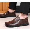 Casual Shoes 2024 Summer Breattable For Men äkta läder mjuk man slip-on cutout cowhide loafers