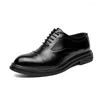 Chaussures décontractées entièrement mâle en cuir masculin oxfords pointu à orteil hommes Coiffeur Classic Footwear Wedding