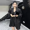 Женские костюмы Spring Fashion Satin Blazers Женщины шикарные повседневные бриллианты с длинным рукавом рыхлый солнцезащитный костюм.