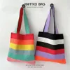 Rainbow randig handväska Ny Ctrast Color Korean stil Eco Friendly Shopper Tote Handvävd stickad axelväska 60V8#