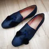 Casual schoenen aankomst Zwart echt leer geweven patroon Tassel Loafers Men Dress Luxury Designer Slip aan voor