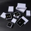 Bracelets 24pack Bulk 1,5 cm Couleur blanche Boîtes à plaid Mini Boîte d'emballage en papier mince Colliers Anneaux