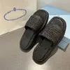 Lyxdesigner sandaler Trendiga halmtofflor för kvinnor utomhus populära väv hög topp sandal man vintage platt häl casual flip flops strand sh08 b4