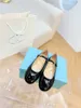 Topkwaliteit doek Mary Jane Ballet Flat Shoes Riem Sandaal Loafers Dames Flat Luxueuze kledingschoenen Luxe Designer schoenen Kantoor Schoenen Zwart Wit Size 34-41